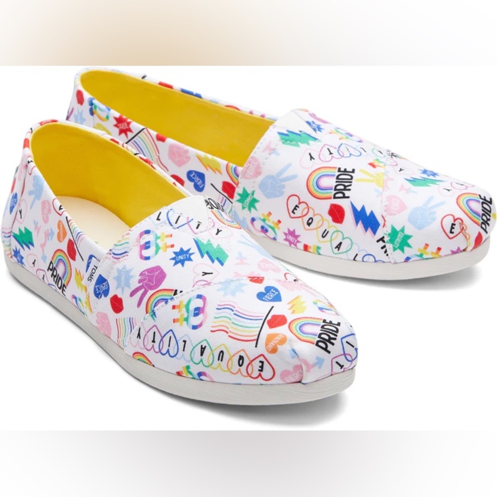 NWT PRIDE TOMS